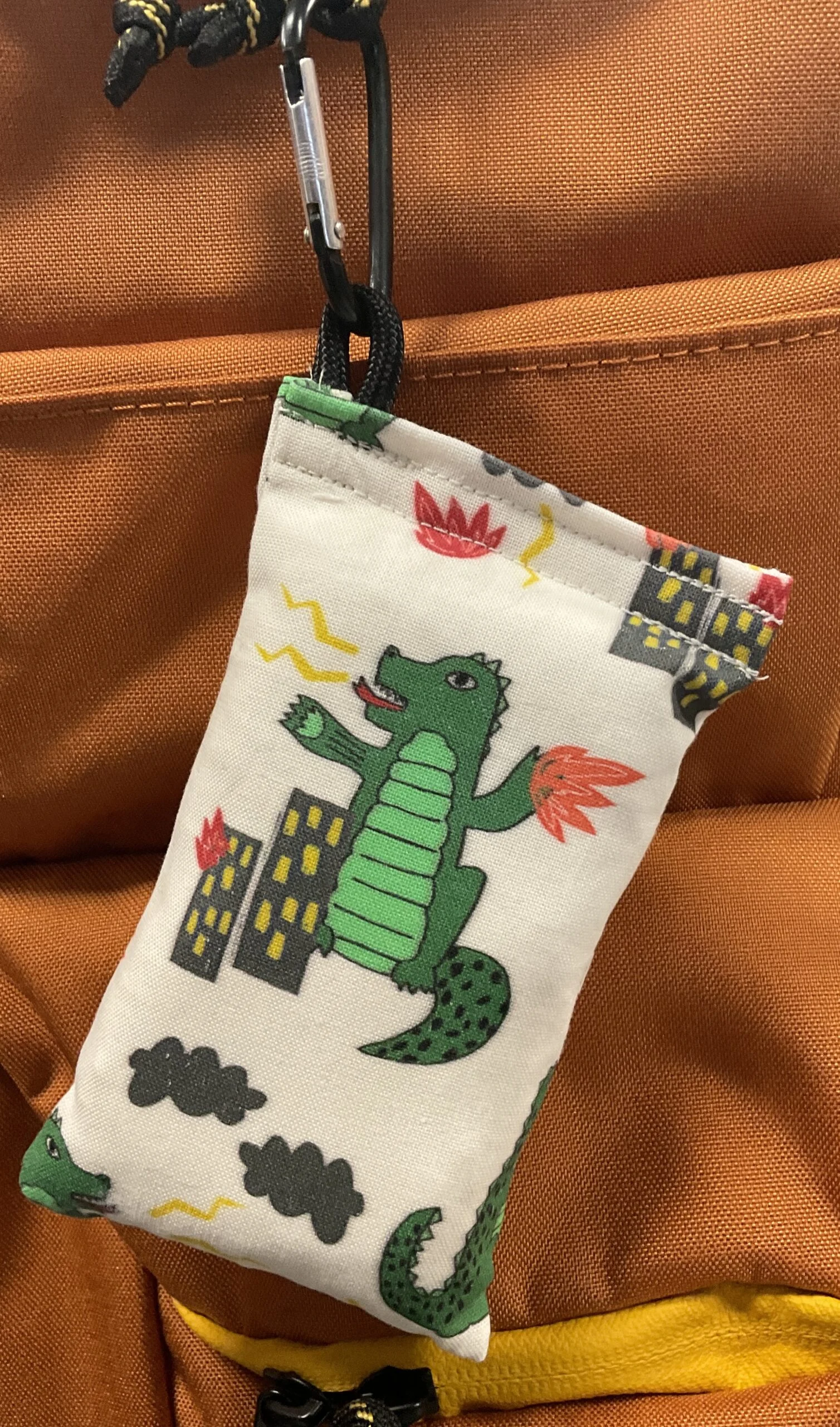 1021849 Clay Bags with Carabiner - Godzilla-White, CLAY