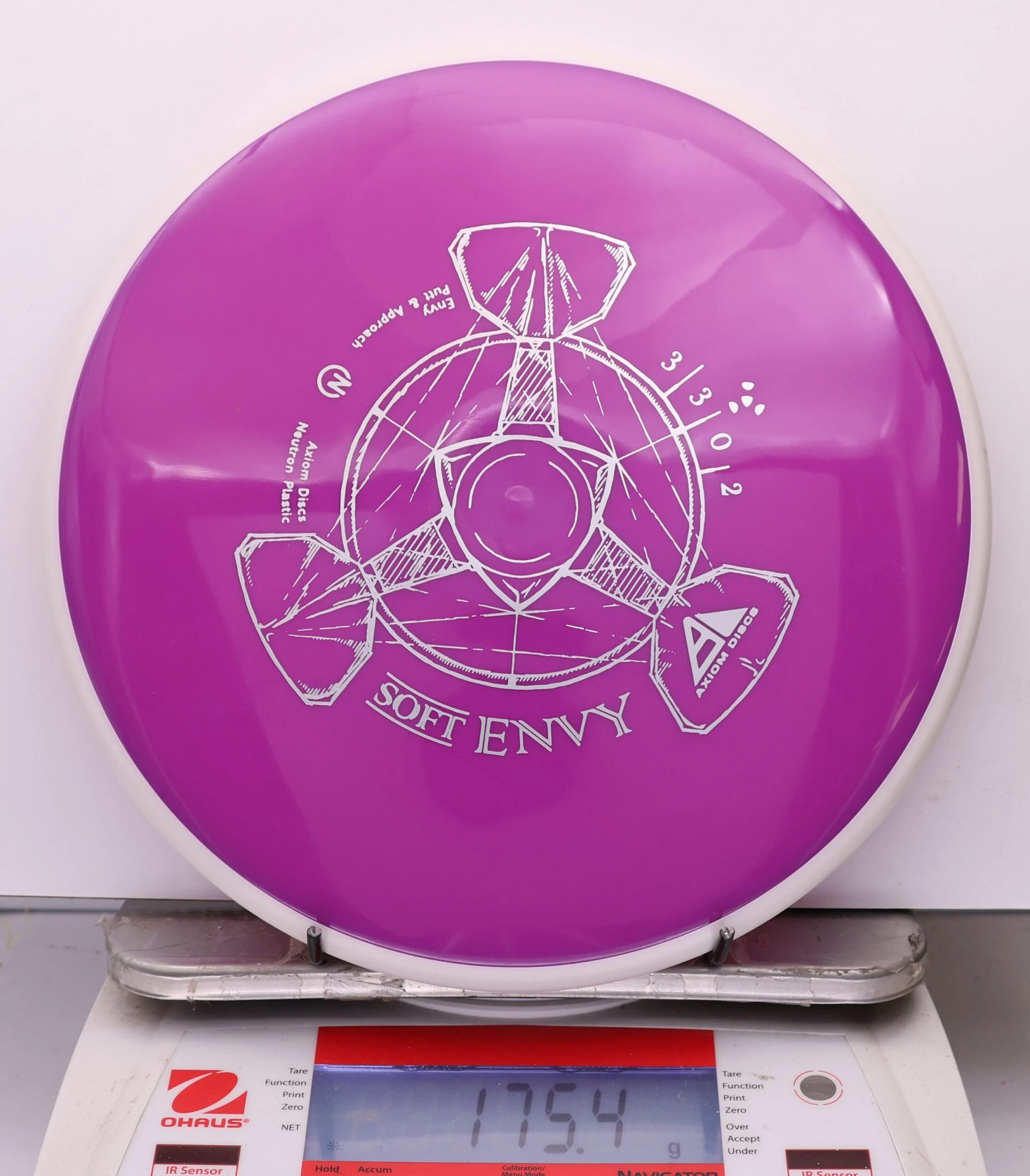 1099062 Neutron Soft Envy - #05 White-Purple, 175