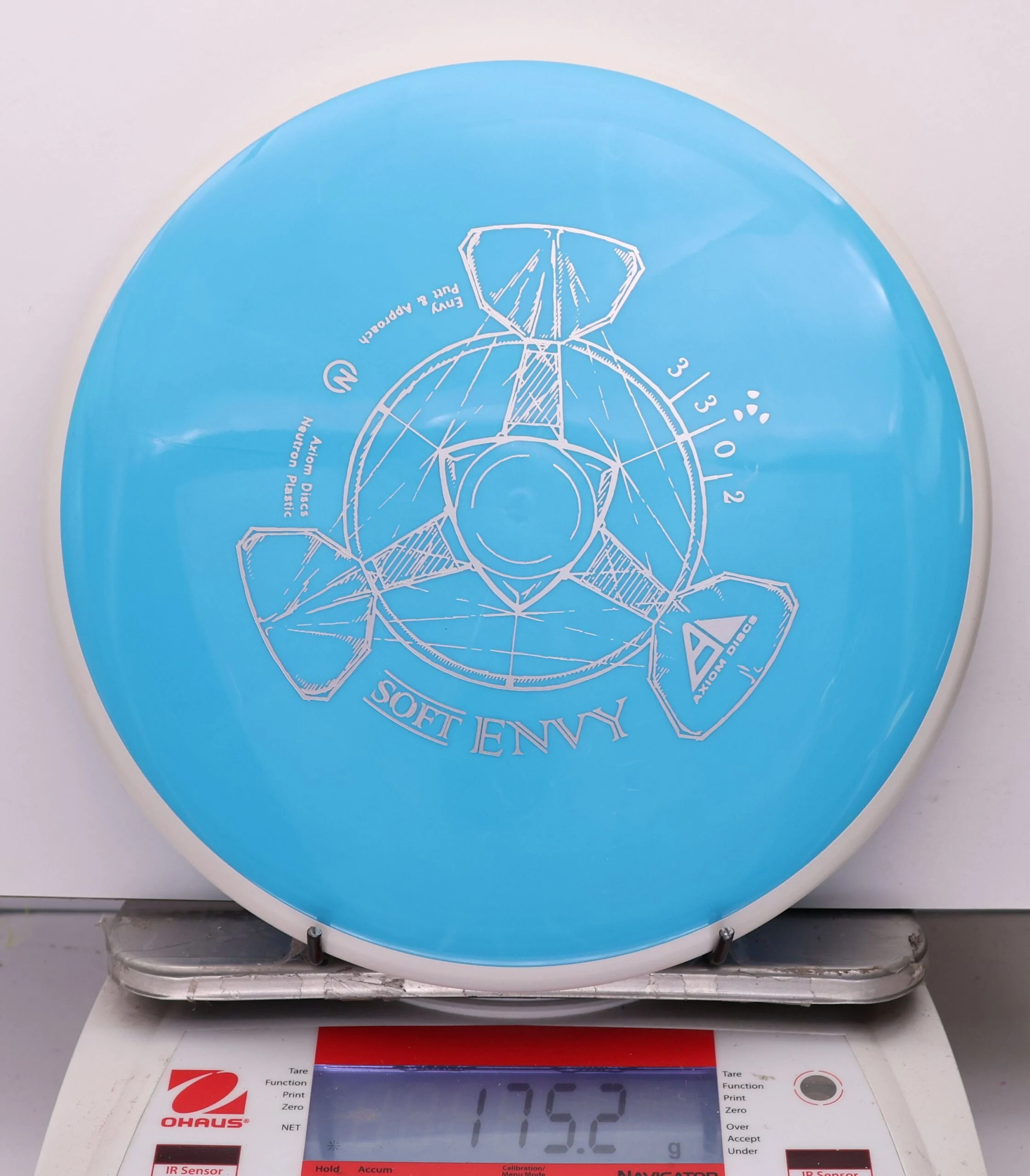 1099065 Neutron Soft Envy - #08 White-Blue, 175