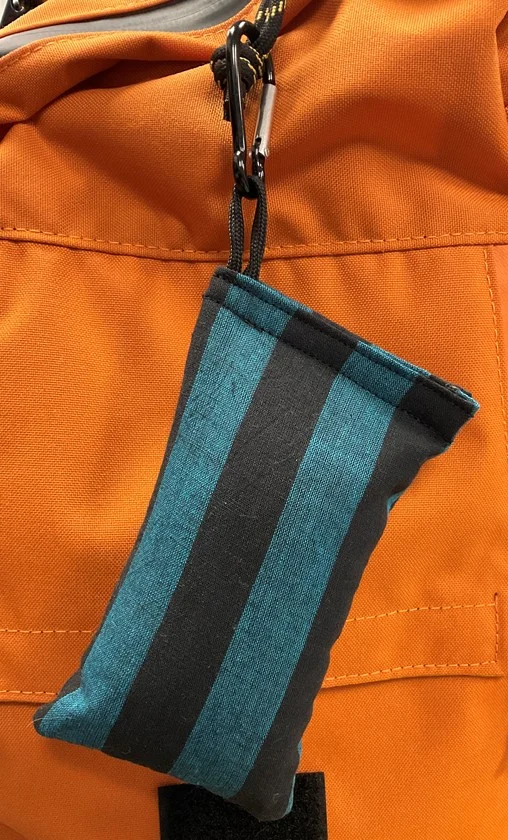 1107058 Chalky Bags with Carabiner - Black and Blue Stripe, Chalky Bags