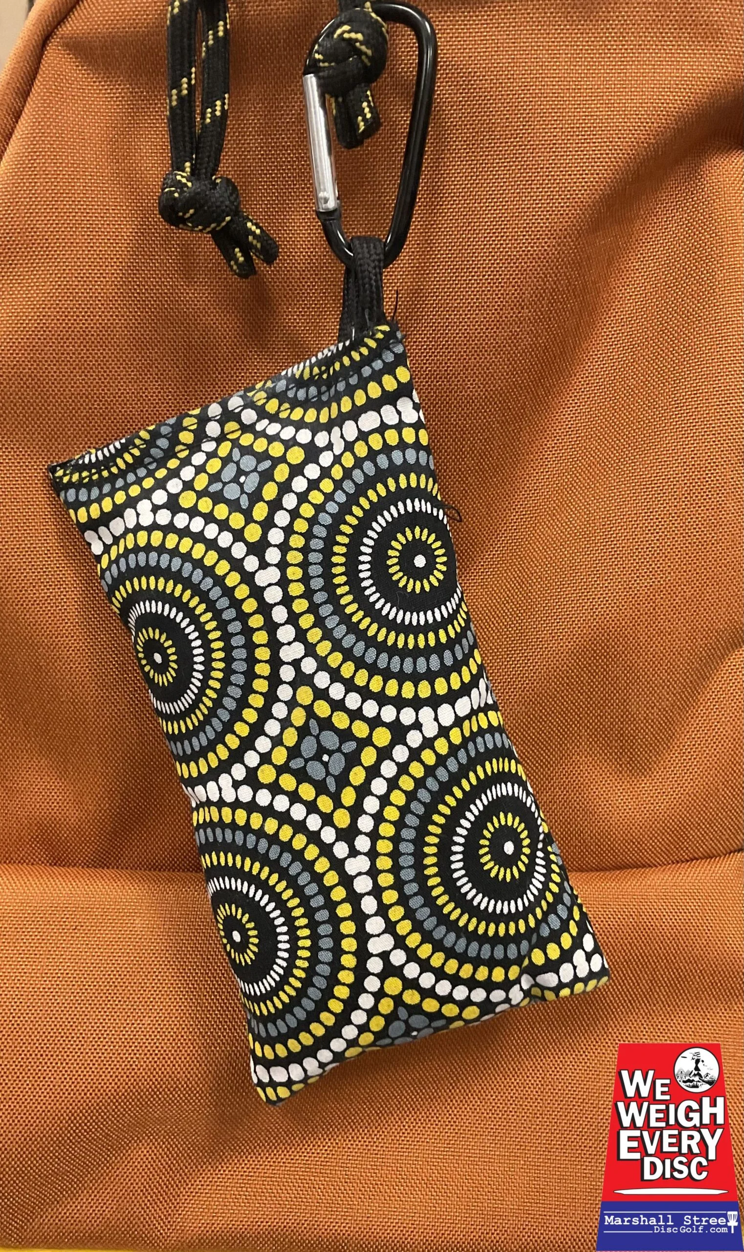 1107060 Chalky Bags with Carabiner - Circles In Circles-GrayYellow, Chalky Bags