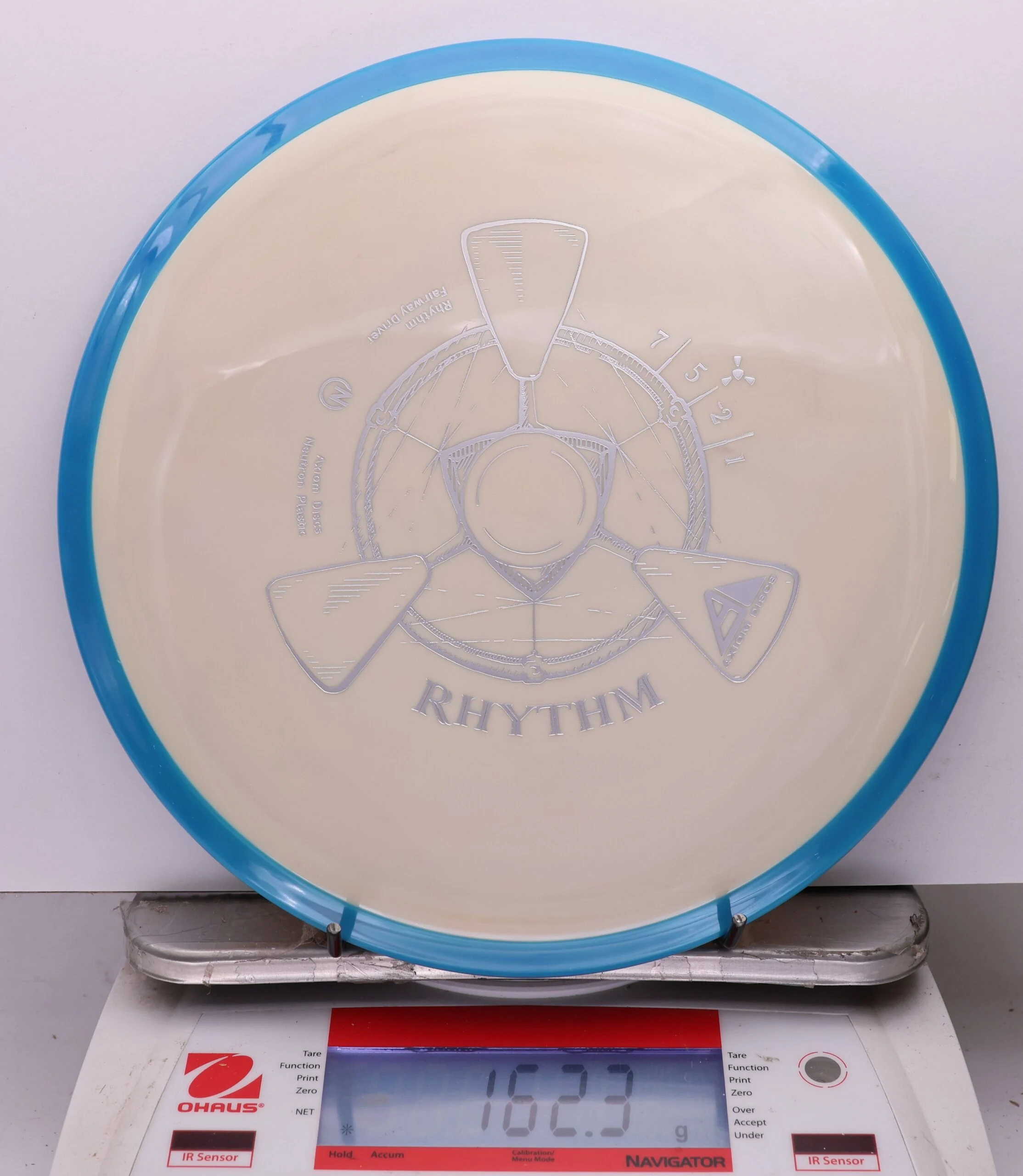 1117748 Neutron Rhythm - #704 Blue-White, 172
