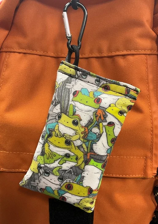 1137866 Chalky Bags with Carabiner - Frogs-WhiteGreen, Chalky
