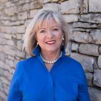 Milestone Realty Consultants Employee Becky Ernst's profile photo