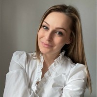 Polina Görbe Email