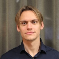 Daniel Helle Email