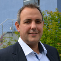 Daniel Büth Email