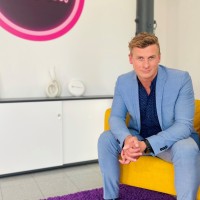 Stefan Henkel Email