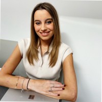 Hollie Servaes Email & Phone Number
