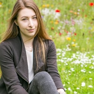 Abigail Morris email address & phone number | Bloomberg News Senior