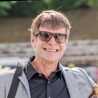 Peter Hroß Email