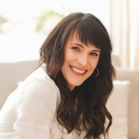 Implant and Aesthetic Academy Employee Carla Cruvinel Pontes's profile photo