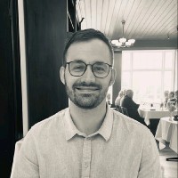 Niklas Petersen Email & Phone Number