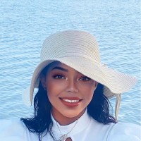 Leah Martín Email