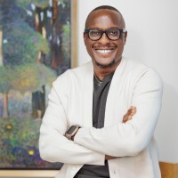 E-mail e número de telefone de Julius Kyazze