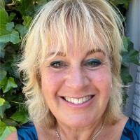 Nelleke Starink Email