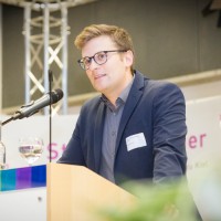 Lukas Becker Email