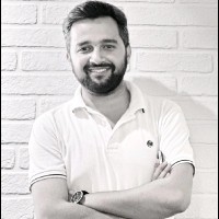 Moazzam Paracha Email