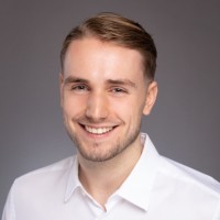 Lukas Benthien Email
