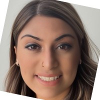 Email e telefono di Henna Chauhan