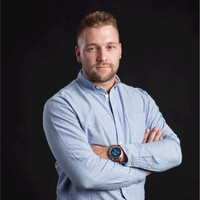 Sam MacHerzyński Email