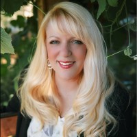 Vista Paint Corporation Employee Kimberly Emmett's profile photo