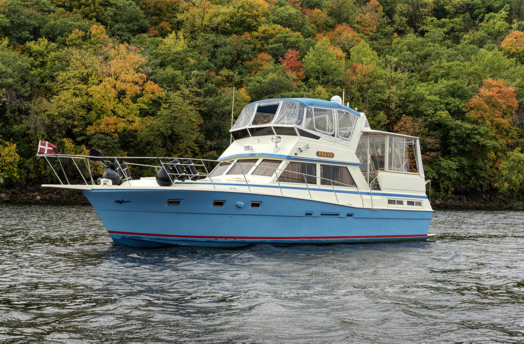 feat-sass-boat Viking 44 motoryacht