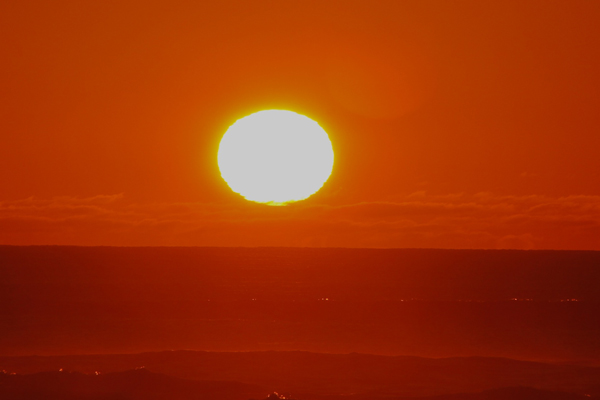 J_Beatty_Green_Flash_IMG_5035 The big sun. This cropped image shows the size of the sun five minutes before sunset.