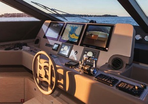 01_Ferretti750helm_300w