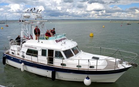 Raymariner_in_Cowes_cPanbo-thumb-465xauto-9543
