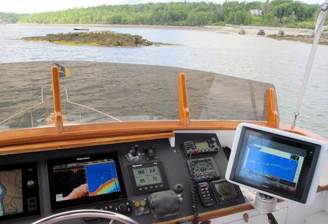 Echopilot_Platinum_FLS_on_Maine_ledge_cPanbo-thumb-465xauto-9947