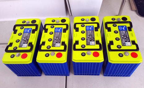 Gizmo_Firefly_Carbon_Foam_AGM_battery_bank_cPanbo-thumb-465xauto-13419