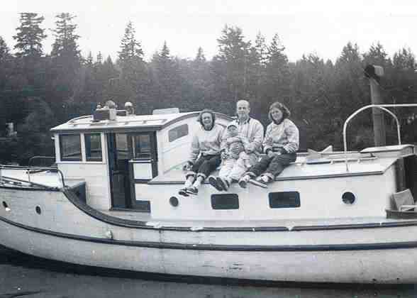 family-on-port-side-of-ellie family-on-port-side-of-ellie