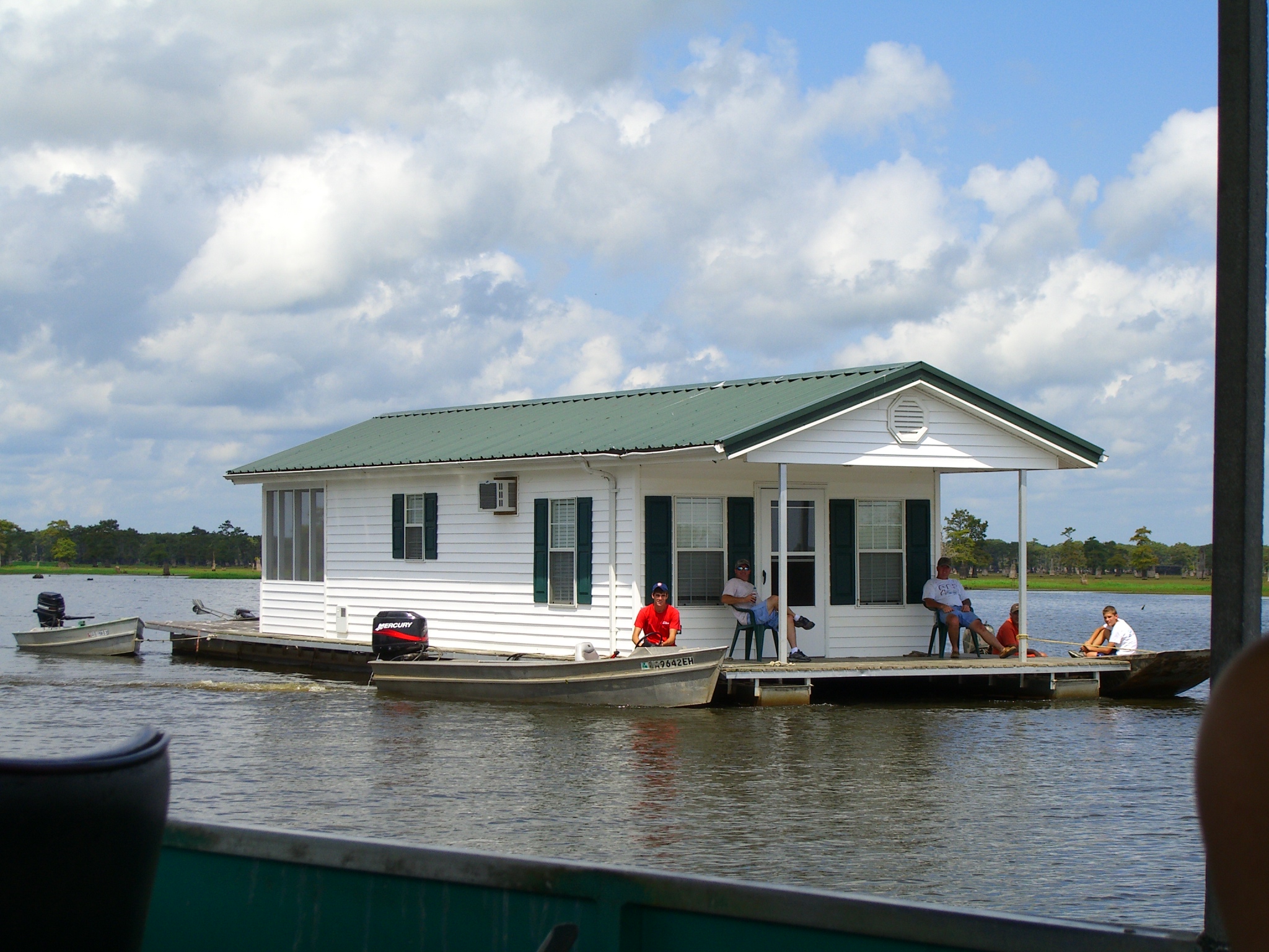 Lake_Bigeaux_houseboat Lake_Bigeaux_houseboat