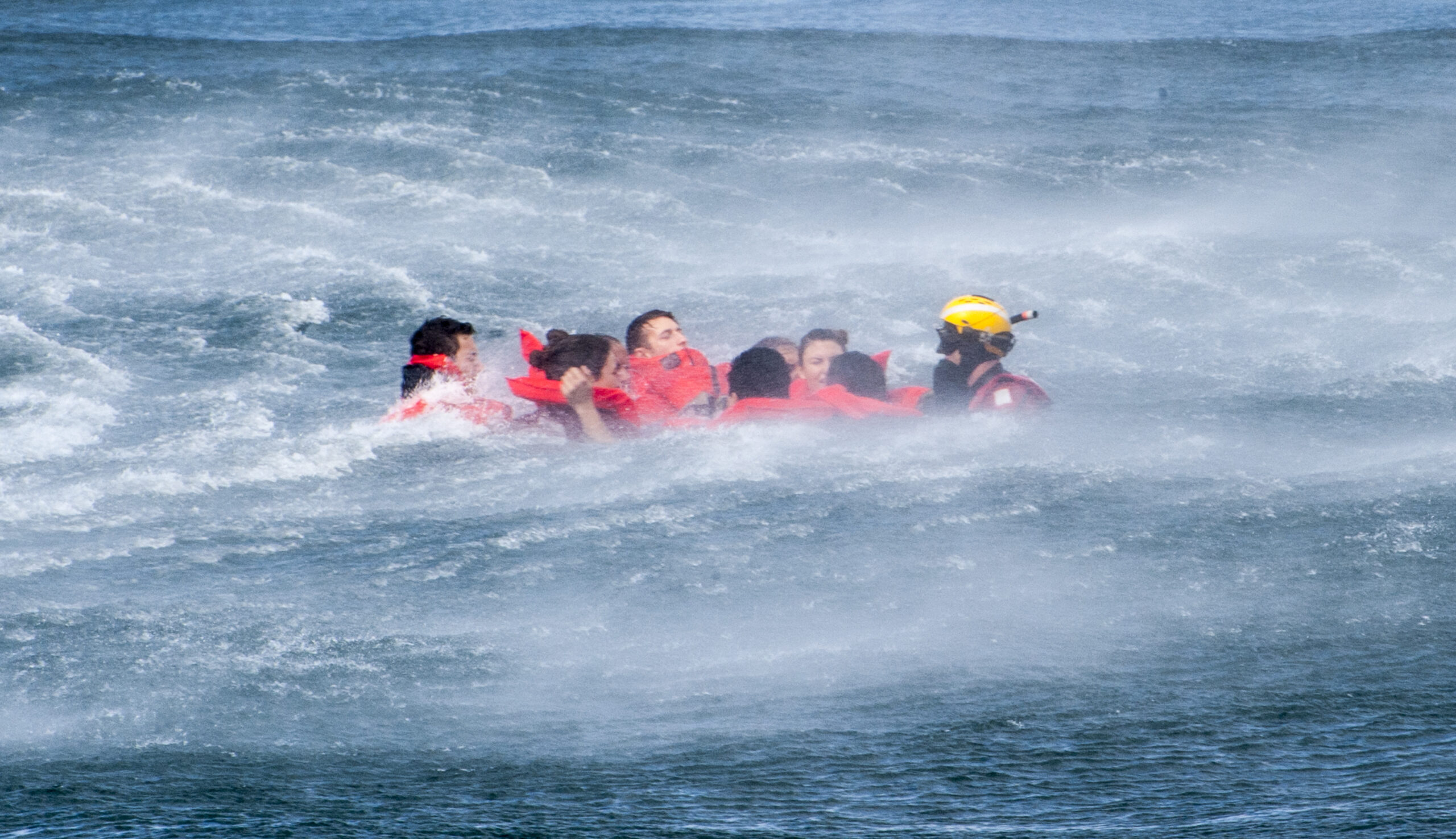 Medical_students_take_to_the_water_to_learn_about_hypothermia_150407-G-NW142-051 Medical_students_take_to_the_water_to_learn_about_hypothermia_150407-G-NW142-051