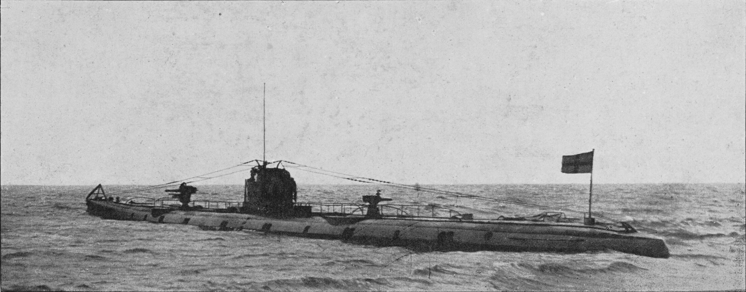 SM_U-110_(submarine,_1917)_-_NH_2092_-_cropped