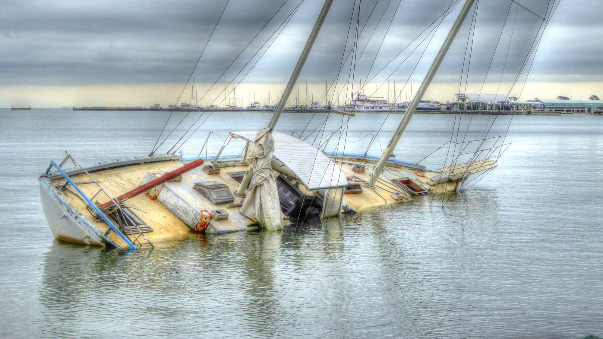 sunken-boat-1498921376jcX sunken-boat-1498921376jcX