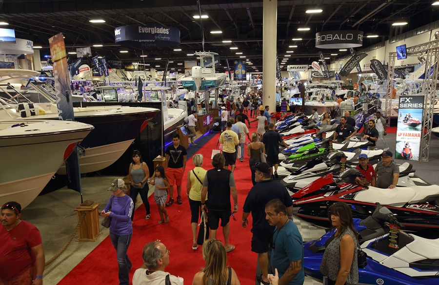 FLIBS16-boat-show-aisles
