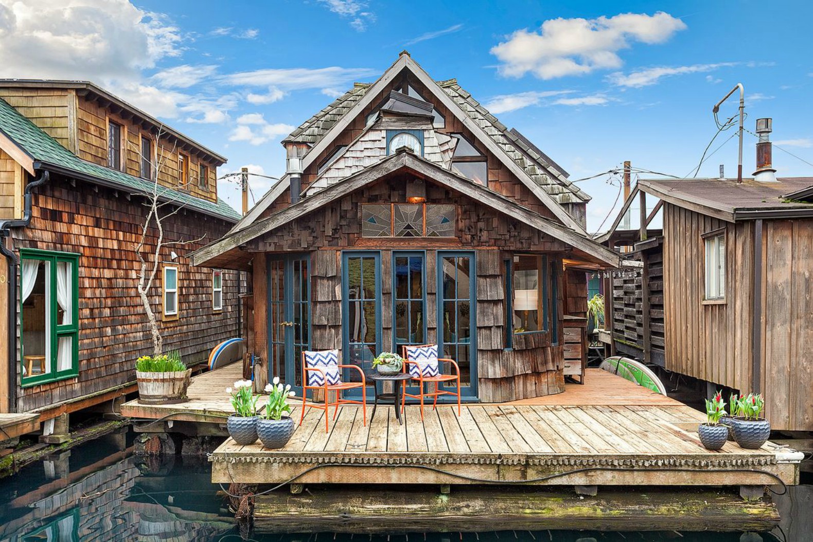StorybookHouseboat StorybookHouseboat