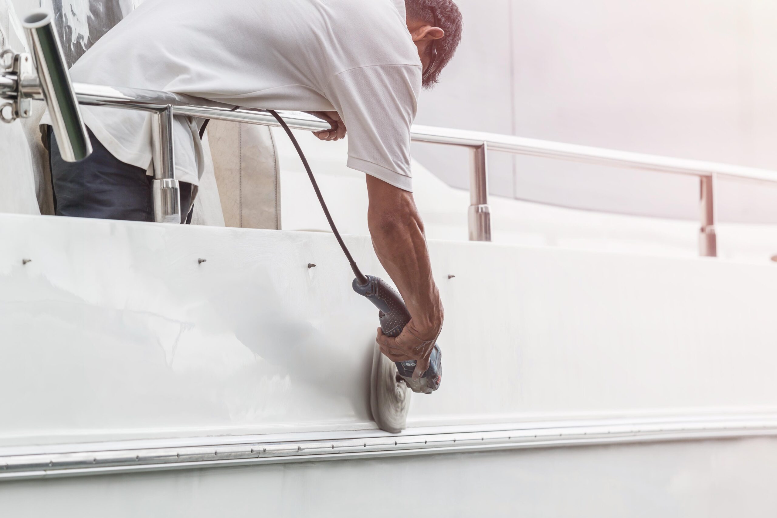 web-buff-gelcoat-diy_AdobeStock_159808079