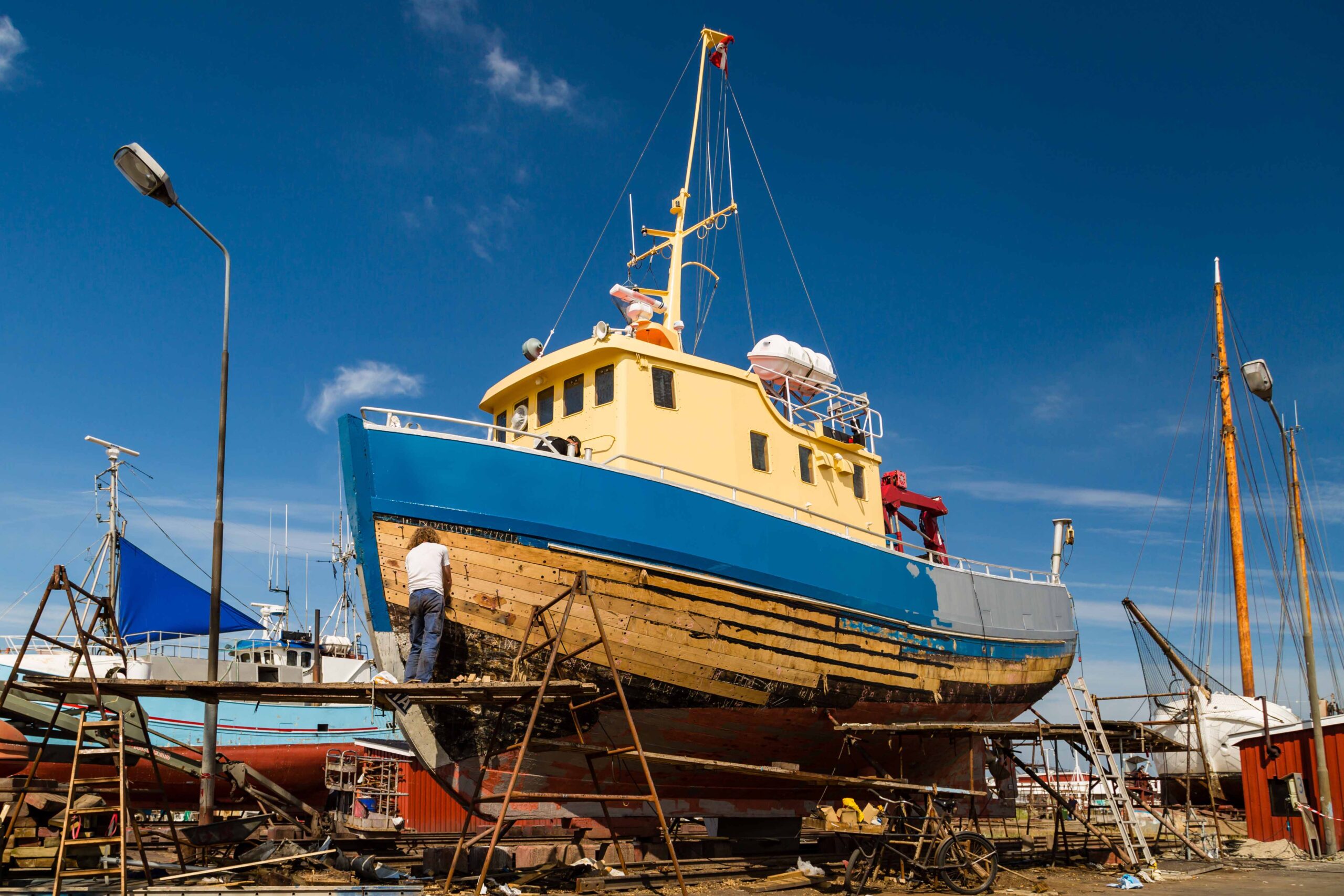 refit-boat-maintenance-AdobeStock_67965559 refit-boat-maintenance-AdobeStock_67965559
