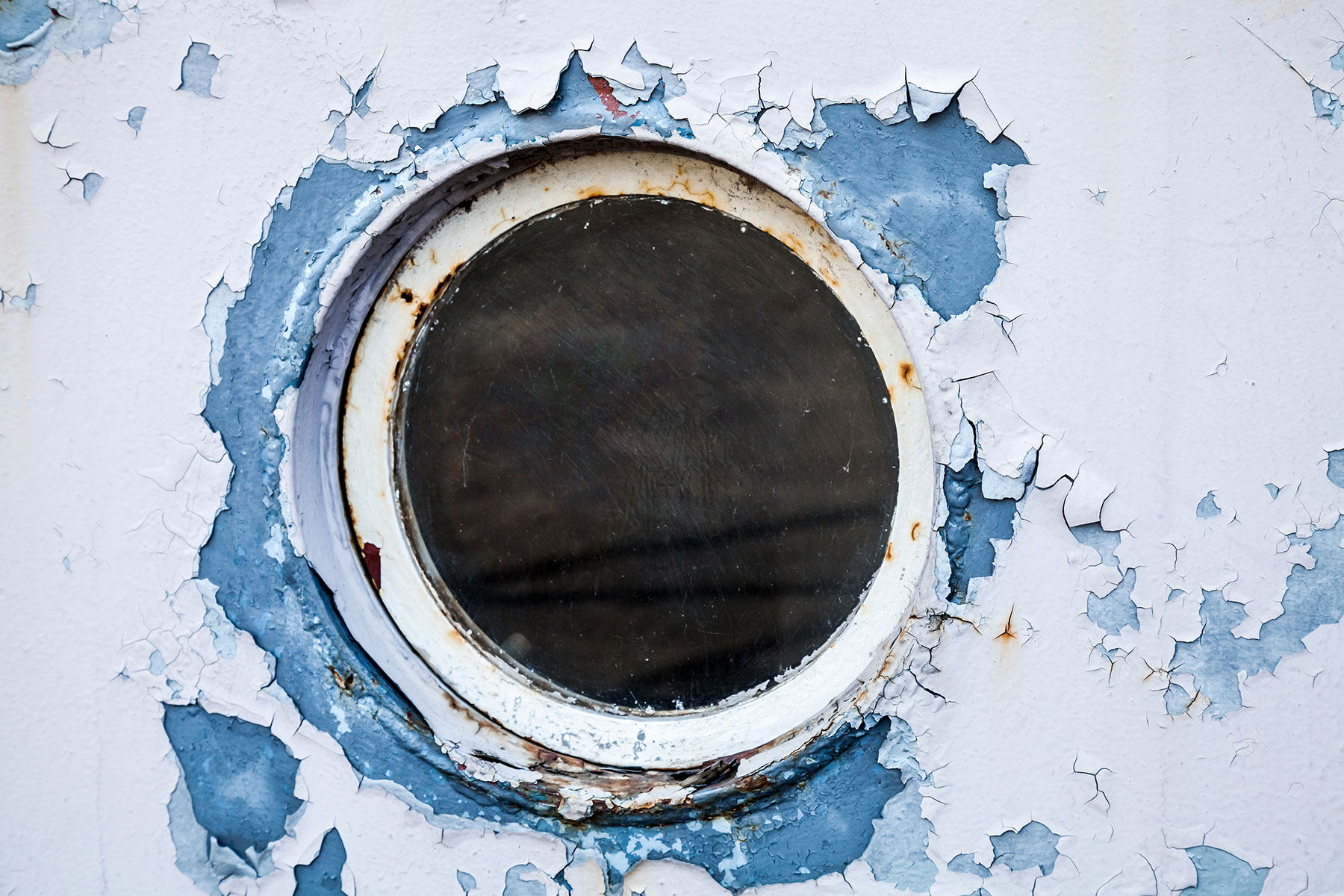 porthole-rust-stains porthole-rust-stains