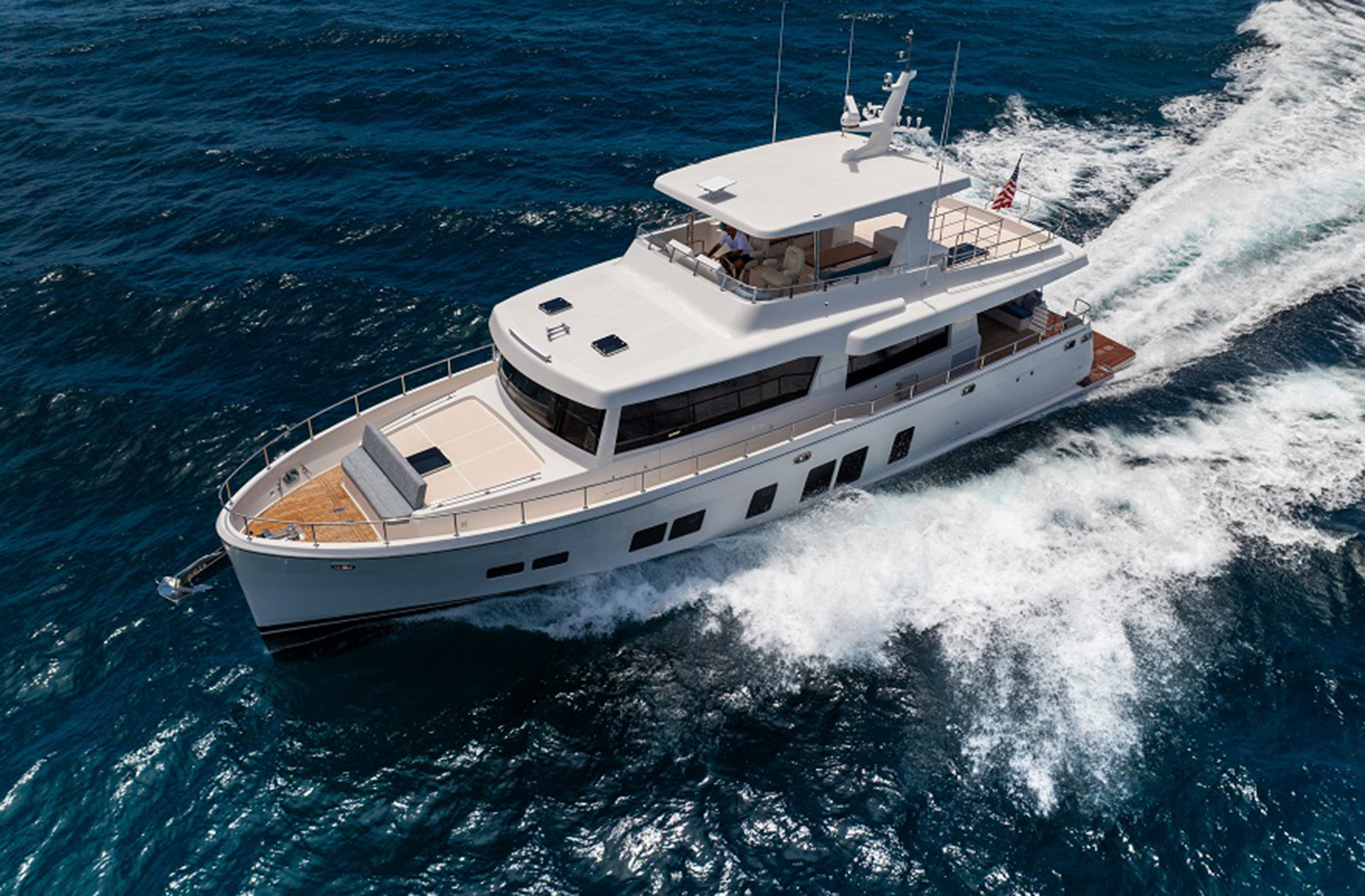 feat_Offshore-CE-70-02-Running-Shot-3
