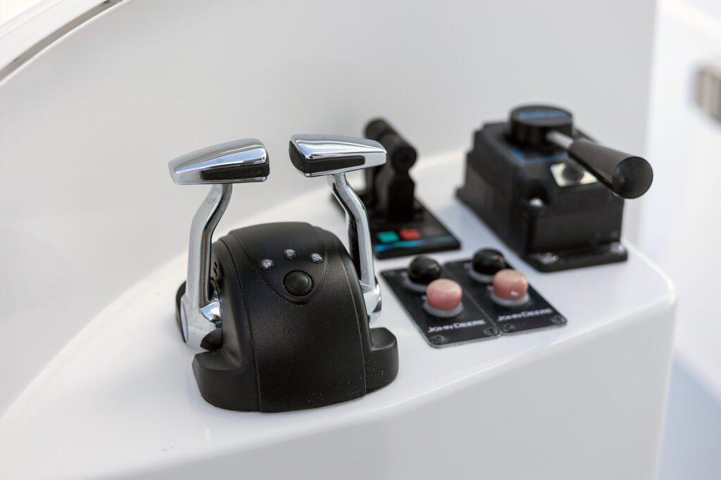 Krogen 60 Open helm controls