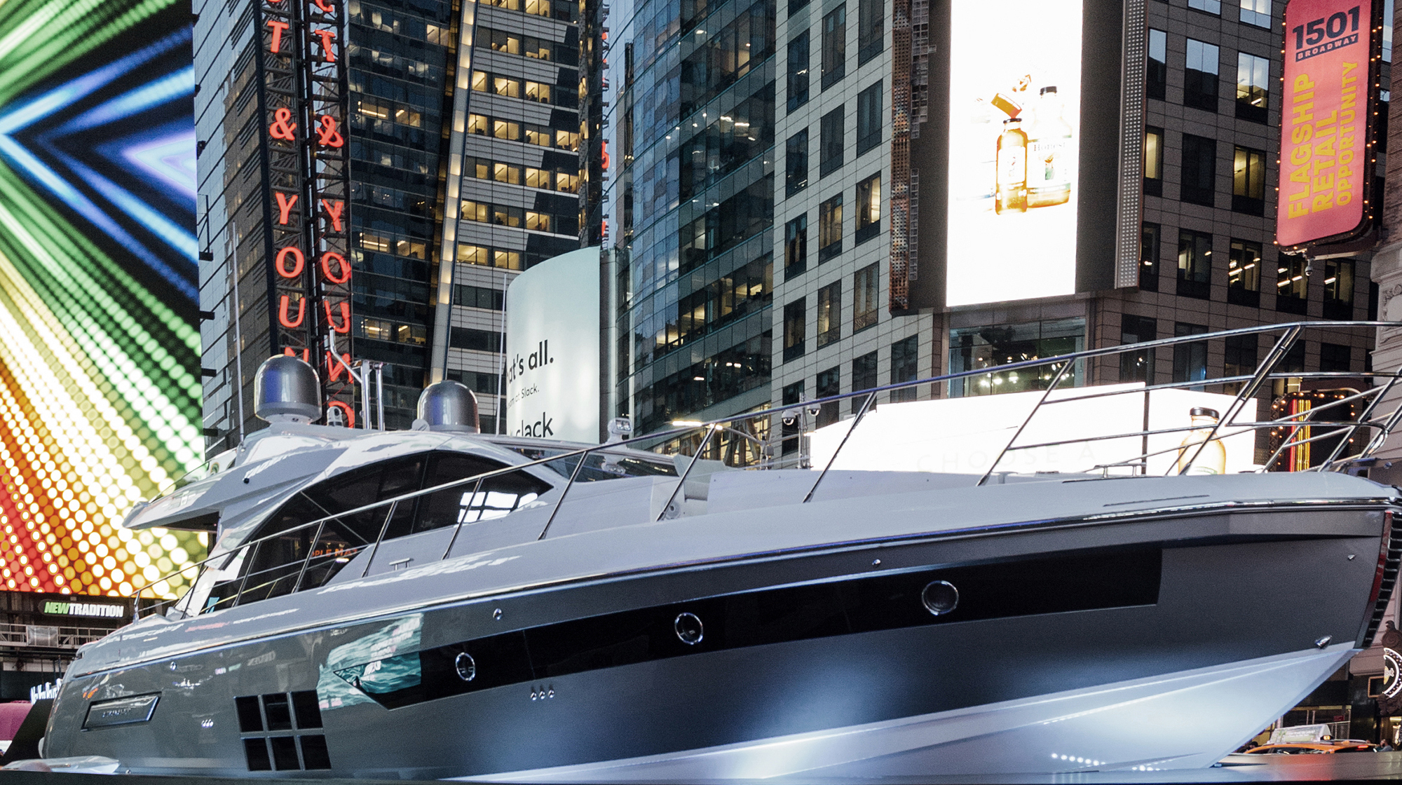 prm-Azimut in Times Square6