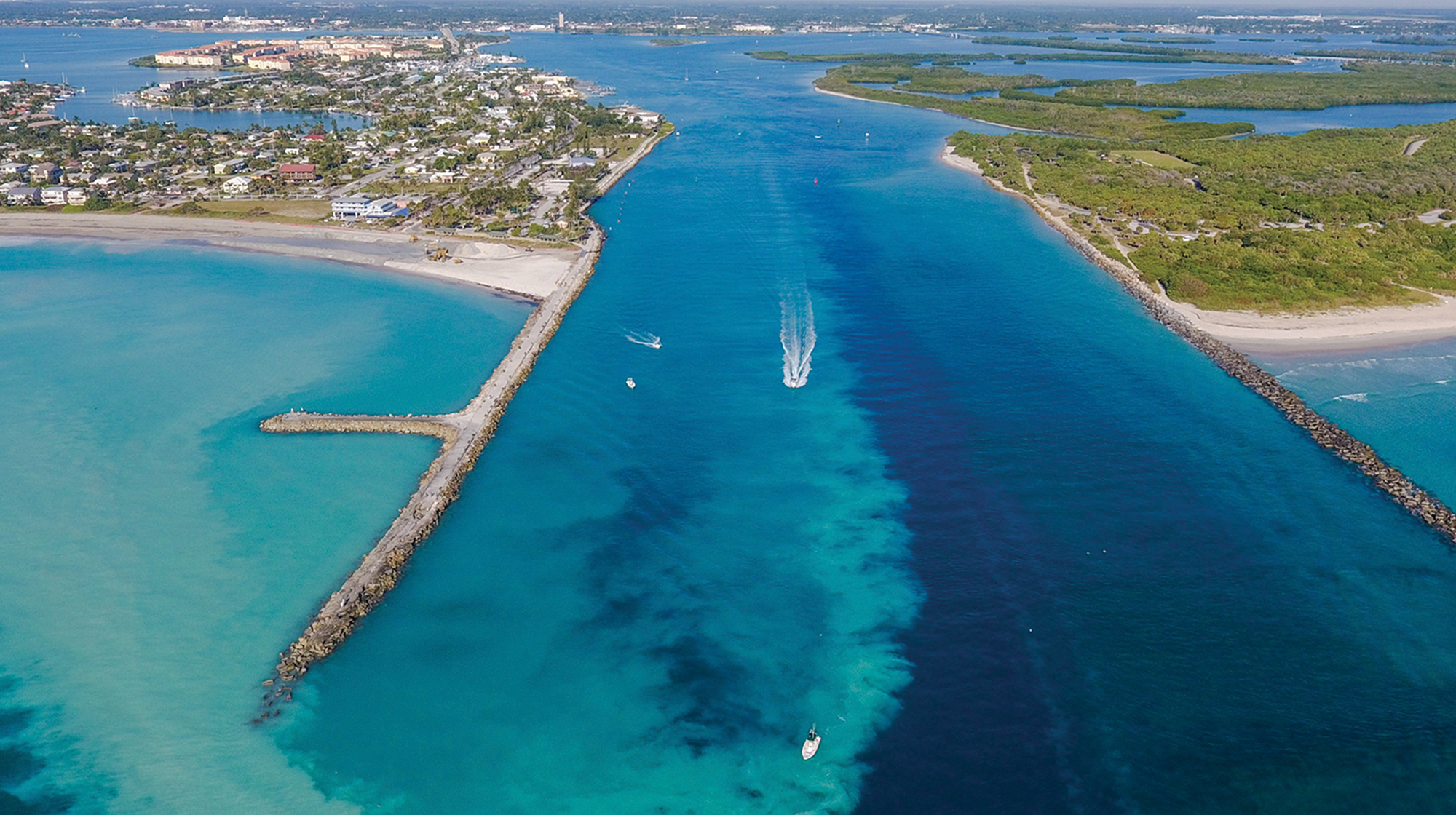 prm-Semkow-Jetty Inlet with boats driving in it seen from above