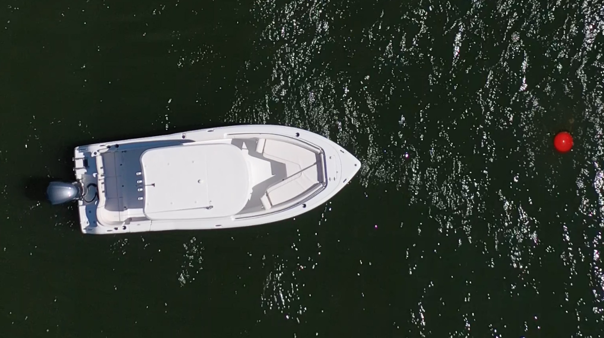 prm-Single engine boat holding position