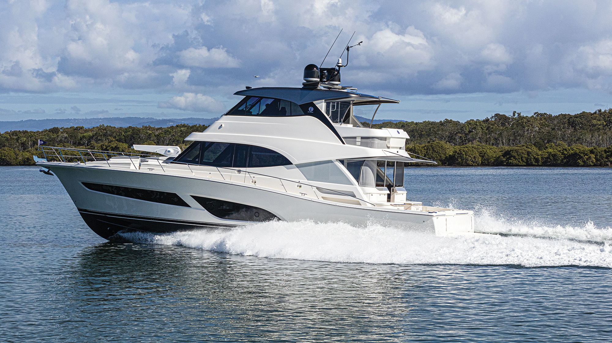 prm_Riviera 64 Sports Motor Yacht