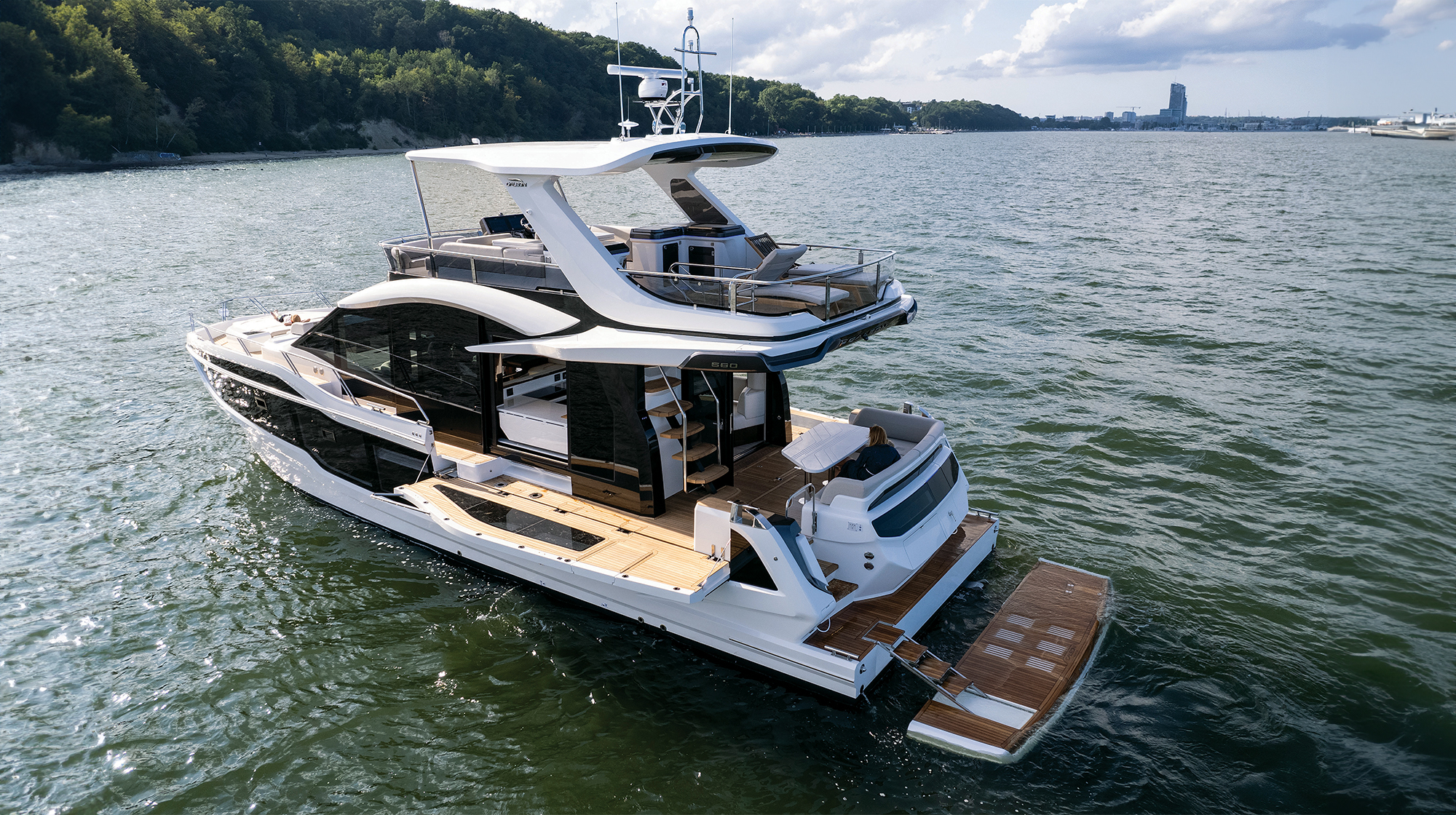 prm_Galeon 560 Fly