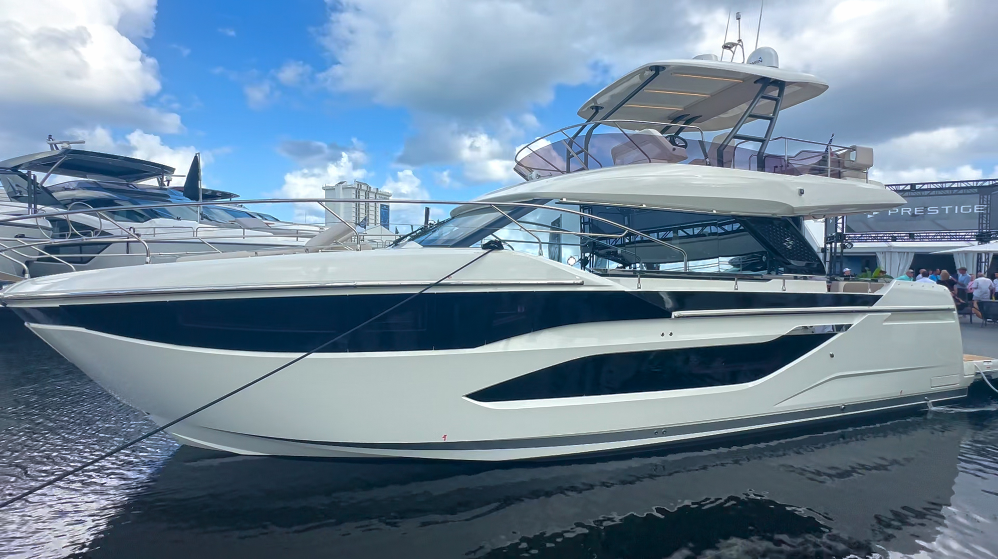 prm-Prestive F4.9 Flybridge Cruiser Walkthrough prm-Prestive F4.9 Flybridge Cruiser Walkthrough